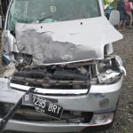 Lakalantas Truk Pengangkut Roti Vs Mobil Travel, 8 orang dilarikan ke Rumah Sakit