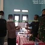 Cair BLT Tahap II, Kades Tik Jeniak Serahkan Secara Langsung.