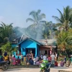 Si Jago Merah Melahap 1 Rumah di Kabupaten Seluma, Kerugian ditaksir Ratusan Juta Rupiah.