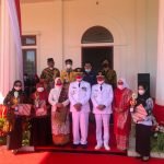Bupati Kaur serahkan Piagan Penghargaan Lomba Video Kesenian