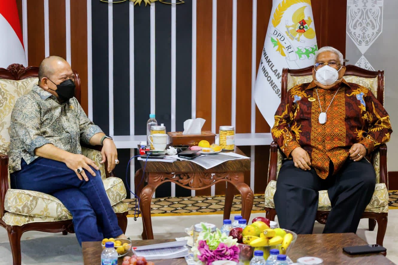 Gubernur Sultra (kanan), bersama Ketua DPD RI, Rabu (15/9)