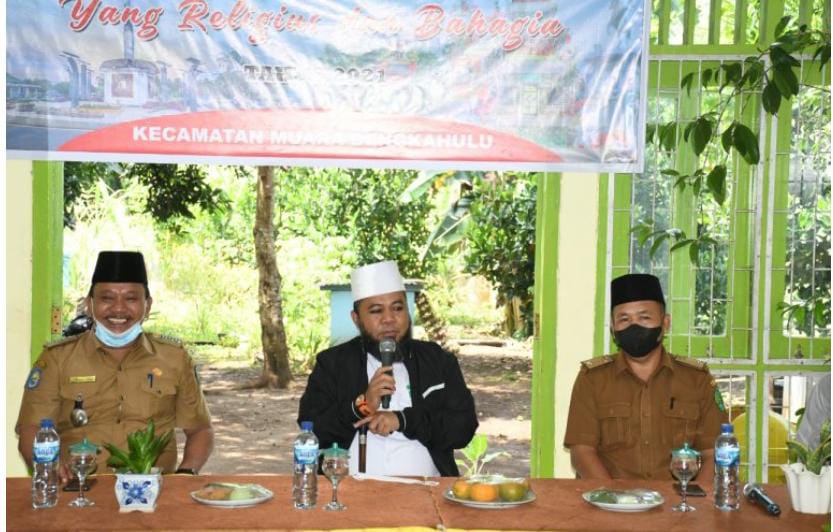 Walikota Bengkulu Helmi Hasan (kopiah Putih/ Tengah)