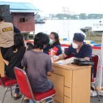 Tingkatkan Herd Immunity Masyarakat Pesisir, Dit Pol Airud Polda Sumut Lakukan Vaksinasi Massal