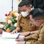 Bupati Tanah Datar Menandatangani Surat Keputusan Persetujuan Kesesuaian Kegiatan Pemanfaatan Ruang (PKKPR)