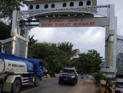 Gerbang Masuk HSS sudah Bungas dan Langkar, Tulisan “Bumi Antaludin” Hilang?