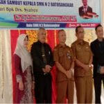 Ka Cabdin Dinas Pendidikan Sumbar Wilayah IV Asrikum Menghadiri Pisah Sambut Kepala SMKN 2 Batusangkar