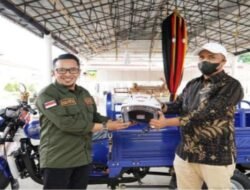 Bupati Tanah Datar Serahkan Bantuan Bentor Kepada Pedagang Pasar Batusangkar