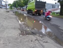 Kado Akhir Tahun. Jalan Hibrida, Selesai di Perbaiki Kini Kembali Berlobang dan Bergelombang