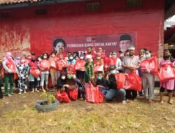 DPC PDI Perjuangan Kota Palembang Gelar Vaksin Massal, Pengobatan Gratis dan Bagikan 10.000 Paket Beras