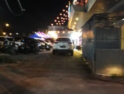 Warga Keberatan. Tamu Hotel dan Cafe Cardinal Lucky Star Selalu Parkir Di Komplek Perum Lucky Estate