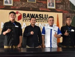 Ketua Bawaslu Kota Bengkulu Pimpin Serah Terima Siswa PKL SMK N 3 Seluma