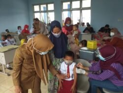 Vaksinasi di SD N 200 Kemas Rindo, Palembang. Kapsek : Terima kasih Pemerintah dan Polri