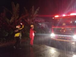 Satlantas Polres Toba Lakukan Pengaturan Lalu Lintas Di Lokasi Kebakaran