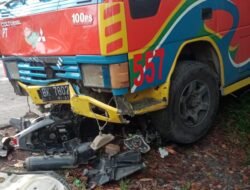Di Tabrak Mobil, Seorang Pengendara Sepeda Motor Nyaris Meninggal Dunia