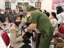 PERSONIL POLRES BINJAI LAKSANAKAN VAKSINASI TAHAP-3 DI AULA CATUR SAKTI