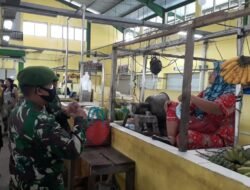 Tekan Melonjaknya Covid 19, Polsek Firdaus Himbau Pedagang Pasar Patuhi Protkes