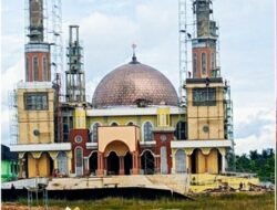 Menara Masjid Islamic Center HSS Ambruk Diterjang Angin Kencang