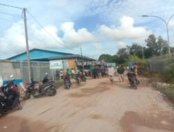 Aksi puluhan Karyawati di Depan Pabrik PT. Fuyuan Plastic Industry. Tj. Uncang