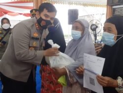 Pantau Vaksinasi, Kapolres Dan Walikota Binjai Beserta Pamatwil Sekaligus Membagikan Sembako