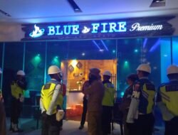 Dansatpom Lanud Hang Nadim Hendrik Yoneska S.S.T han Memimpin Personil Gabungan Laksanakan Razia Gabungan Di Tempat Hiburan Malam