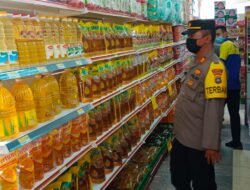 Polsek Bengkong Cek Kontrol Harga Dan Stok Minyak Goreng Di Toko Sembako, Distributor, Dan Gudang di Kota Batam
