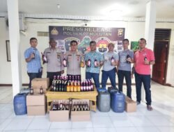 Gelar KRYD, Tim Crocodile Polsek Pemulutan Sita 6 Jerigen Tuak dan 73 Botol Miras