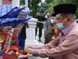Sentra Tenun Lintau Dikunjungi Mantan Wakil Presiden M. Jusuf Kalla