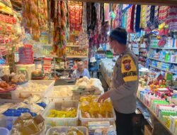 Sat Binmas Polres Toba Pantau Langsung Stok dan Harga Minyak Goreng