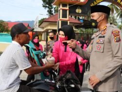 “Lopo Gratis” Ruang Keluarga Besar Polres Madina Bagikan Takjil Gratis Kepada Warga Selama Bulan Suci Ramadhan 1443 H