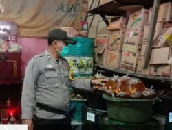 Antisipasi Penimbunan Minyak Goreng, Anggota Polsek Firdaus Lakukan Pengecekan Dilapangan