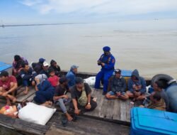 Polair Tanjung Balai Amankan 15 PMI Pulang dari Malaysia