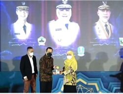Jatim Borong Tiga Penghargaan Pada Anugerah Adinata Syariah 2022
