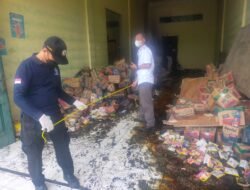 Polsek Firdaus Bersama Tim Labtor Polda Sumut Olah TKP Isiden Kebakaran Gudang PT. Indo Marco