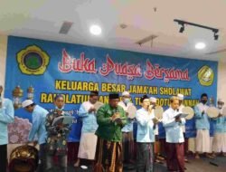 Buka Puasa Bersama Jama’ah Raudlatul Jannah dan Thariqul Jannah di BG Junction Di pimpin Langsung Ustad Hari