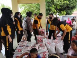 Giliran Bhayangkari Cabang Binjai Kunjungi Korban Angin Puting Beliung