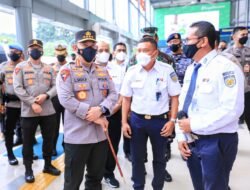 Pastikan Keamanan Arus Mudik Lebaran, Kapolri Tinjau Stasiun Pasar Senen Jakarta