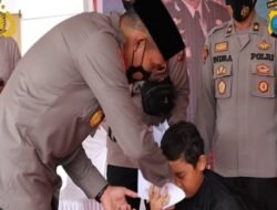 Peduli Anak Yatim Piatu, Polres Madina Bagikan Santunan Dan Cukur Gratis