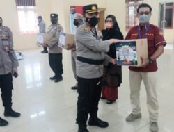 Sambut Idul Fitri 1443 H, Kapolres Belawan Bagikan Paket Kepada Awak Media