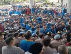 Aliansi Mahasiswa Tanah Datar Berunjuk Rasa Ke DPRD Tanah Datar