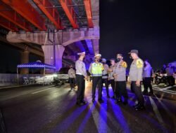 Pastikan One Way-Contraflow Berjalan Lancar, Kapolri Tinjau Langsung Tol Cikampek