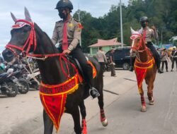 Polda Sumut Turunkan Patroli Berkuda Amankan Wisata Pantai Parapat pada libur lebaran