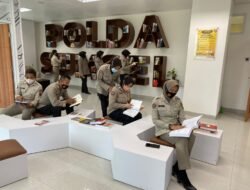 Personel Bidang Humas Sambangi Perpustakaan Polda Sumsel