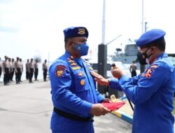 Kabaharkam Polri Berikan Penghargaan Kepada Personel Ungkap Kasus Narkoba