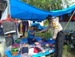 Sambangi Pekan Si’ofabanua, Bhabinkamtibmas bagikan Masker Gratis