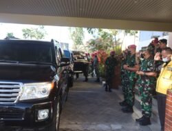 DANBRIGIF 4 MARINIR/BS DIDAMPINGI DANYONIF 10 MARINIR/SBY HADIRI PENYAMBUTAN ASOPS PANGLIMA TNI BESERTA ROMBONGAN