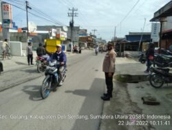 Ciptakan arus lalu lintas lancar, Polsek Galang Polresta Deli Serdang Laksanakan Pengaturan Lalin