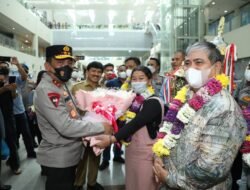 Kapolda Sumut Sambut Kedatangan Kontingen Pesparawi Sumut di Bandara