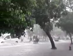 Hujan Deras Akibatkan Beberapa Ruas Jalan Di Tiga Kota Ini Terendam Banjir