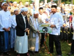 Seberat 950 Kg,  Sapi Dari Presiden RI Diserahkan Paman Birin Ke Panitia Masjid AKM