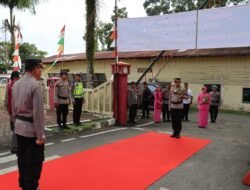 Personil Polres Nias sambut Kapolres Nias dan Ketua Bhayangkari Cabang Nias yang baru